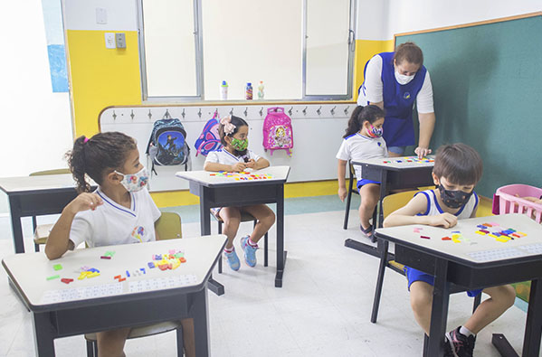 Crianças em aulas de Educação Infantil