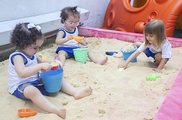 Crianças em aulas de Educação Infantil